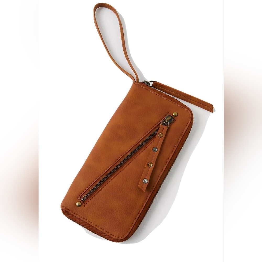 Free Elegant Distressed Brown Wallet/Wrislet with Studded Zipper